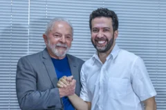 Luiz Inácio Lula da Silva (PT) e o deputado federal André Janones (Avante-MG) • RICARDO STUCKERT/DIVULGAÇÃO