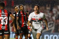 Calleri comemora gol em cima do vitória