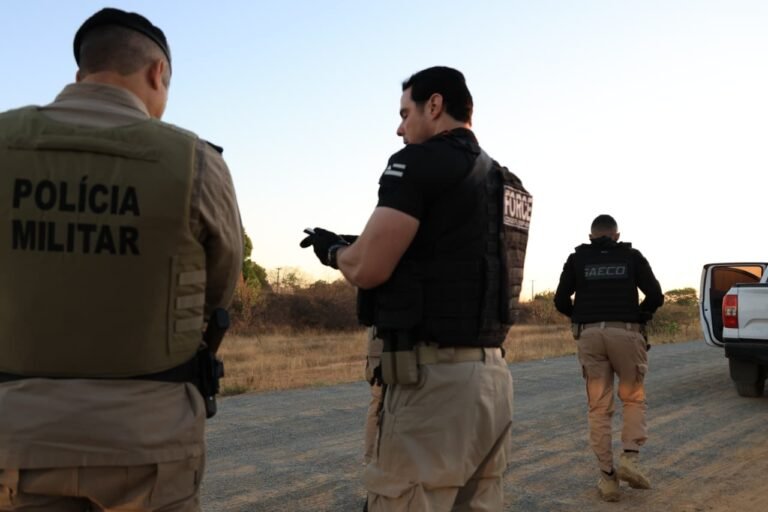 policiais militares e civis