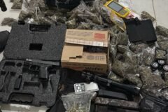 armas e drogas apreendidas em rodoviária de feira de santana
