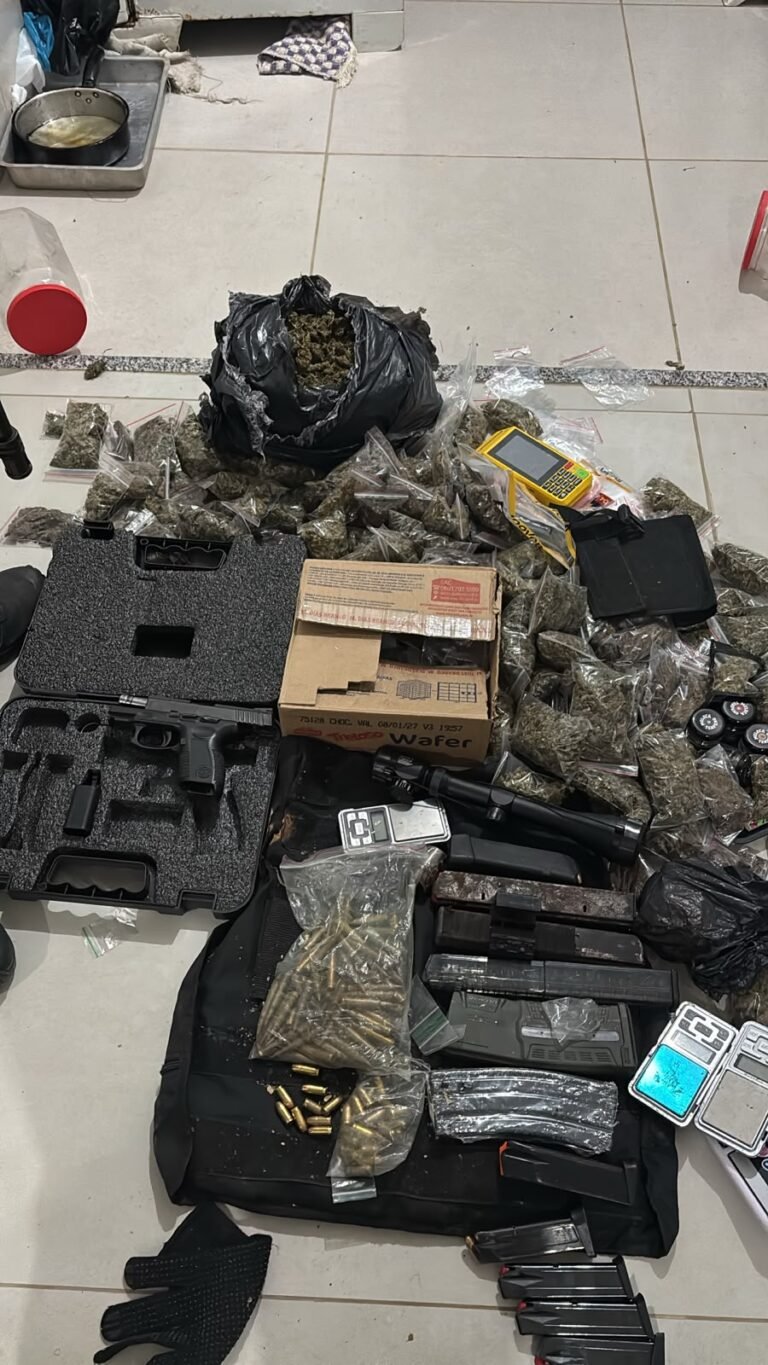 armas e drogas apreendidas em rodoviária de feira de santana
