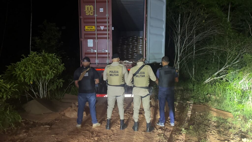 caminhão abordado com carga de cacau desviada