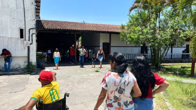 eleitores de Santo Amaro indo votar na Eleição 2026