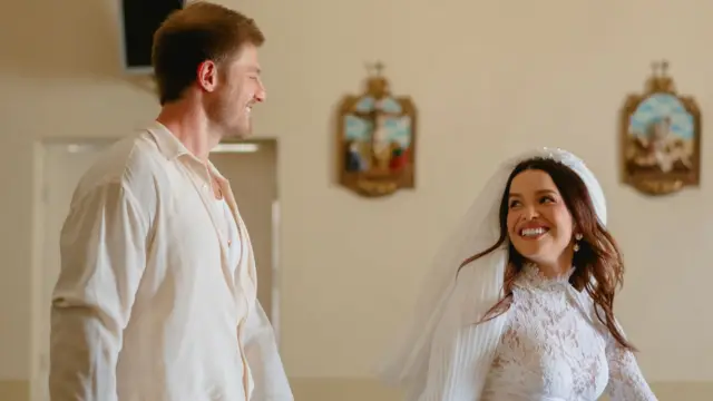 Juliette Freire e Kaique Cerveny em foto oficial de casamento no Recife