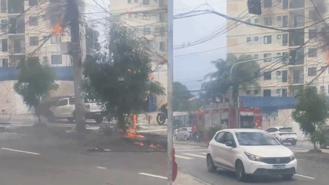 Duas explosões e clarão assustam moradores durante incêndio em rede elétrica no Cabula