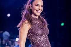 Ivete Sanalo se aprensentando em show em Lisboa