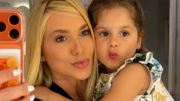 Virginia Fonseca e a filha Maria Flor em evento