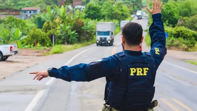 PRF reforça fiscalização nas rodovias da Bahia durante feriado de Finados